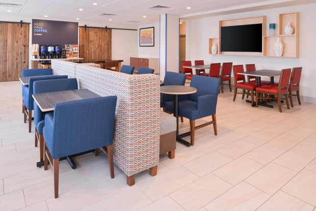 Images Holiday Inn Express & Suites Omaha - 120th And Maple by IHG