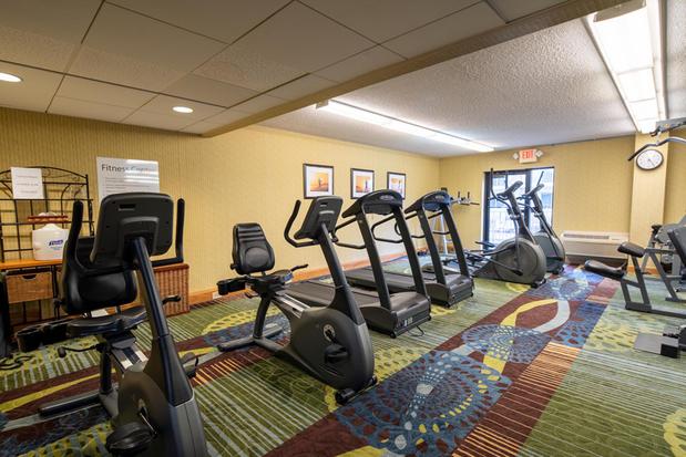 Images Holiday Inn Express & Suites Pittsburgh Airport, an IHG Hotel