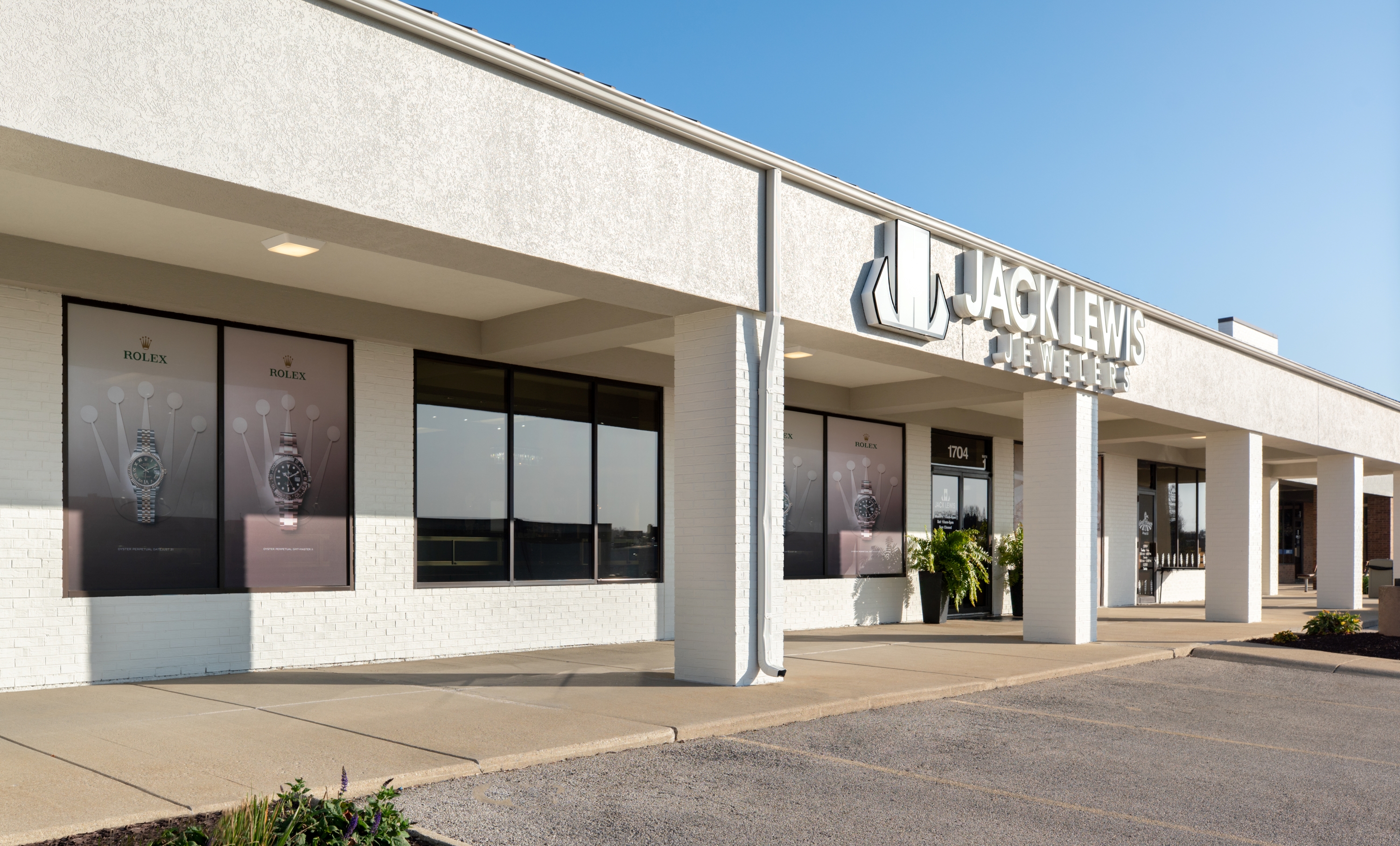 Exterior Building and Parking for Jack Lewis Jewelers in Bloomington, Illinois