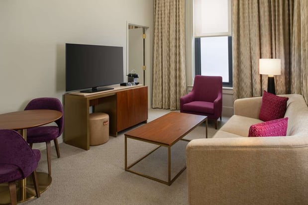 Images Hotel Savoy Kansas City, Tapestry Collection by Hilton
