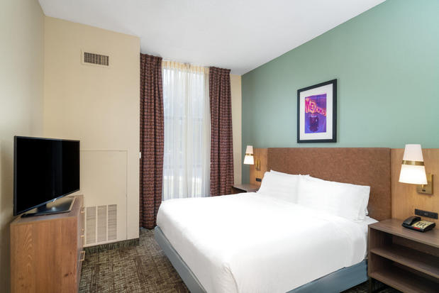 Images Staybridge Suites Memphis-Poplar Ave East, an IHG Hotel