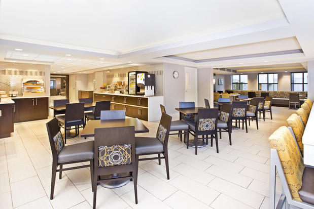 Images Holiday Inn Express Boston-Waltham, an IHG Hotel