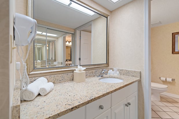 Images Holiday Inn & Suites Clearwater Beach S-Harbourside by IHG