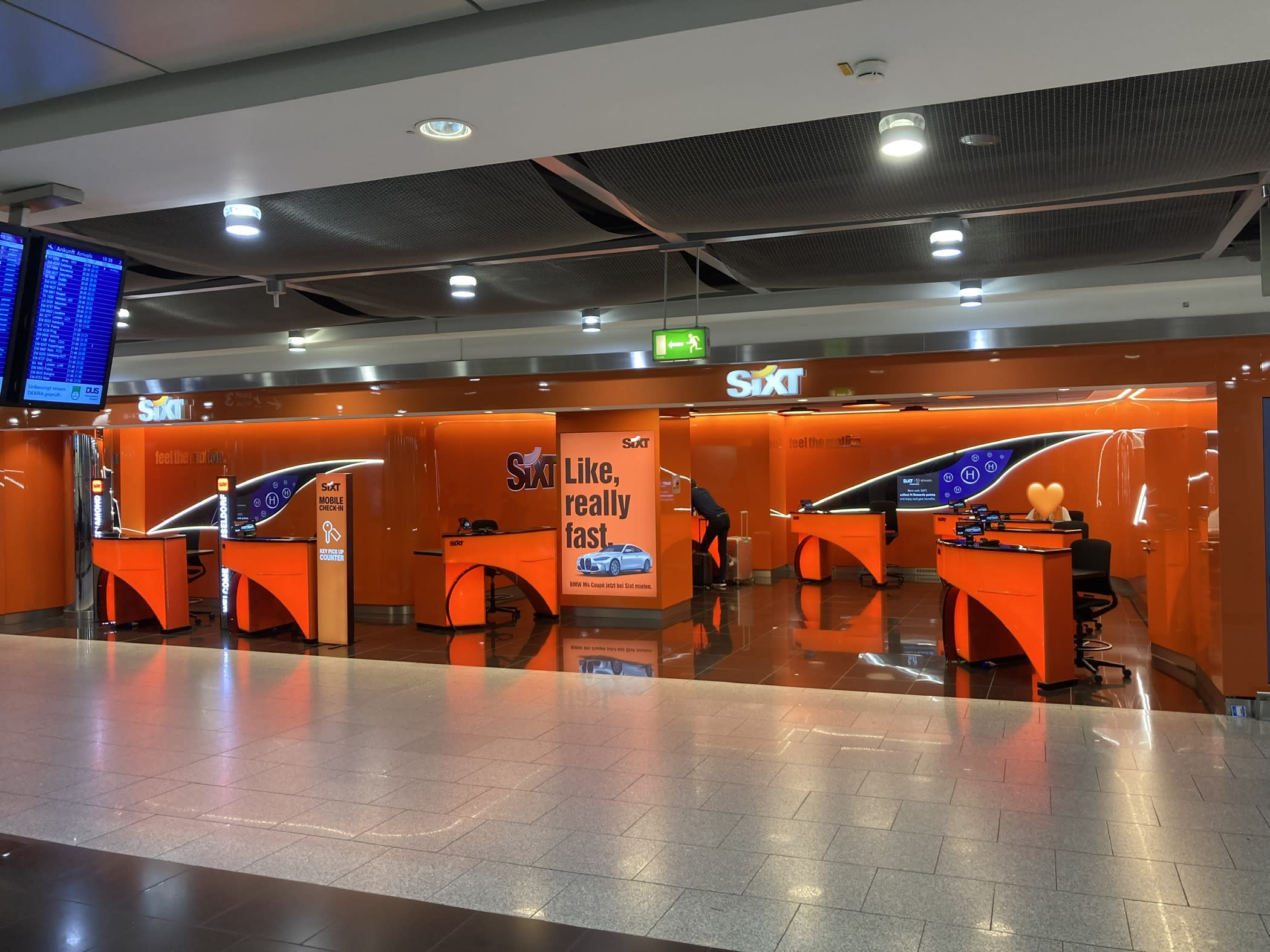 SIXT Autovermietung Düsseldorf Flughafen, Terminal Ring 1, Zentralgeb. in Düsseldorf