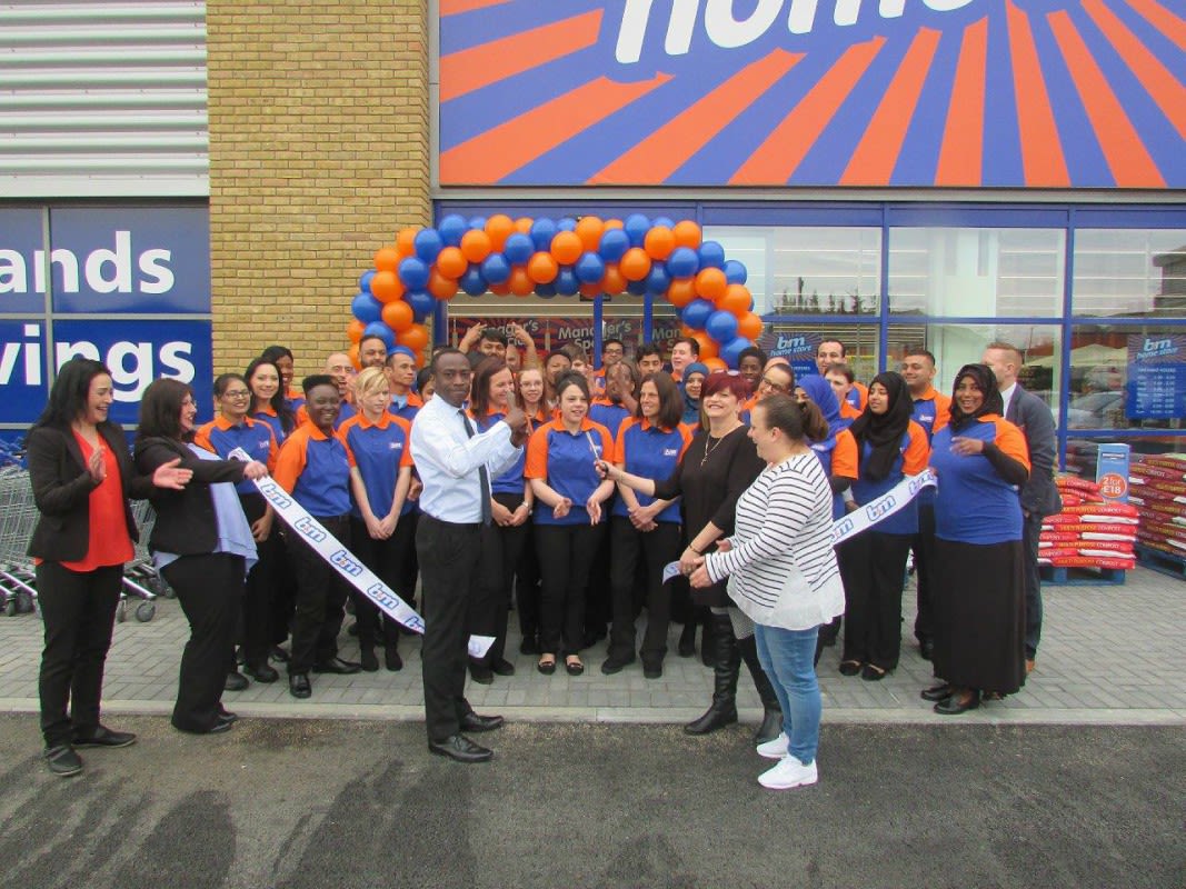 The store was opened by representatives from the Slough Homeless & Concern Charity, who also received £250 worth of B&M vouchers as a thank you.