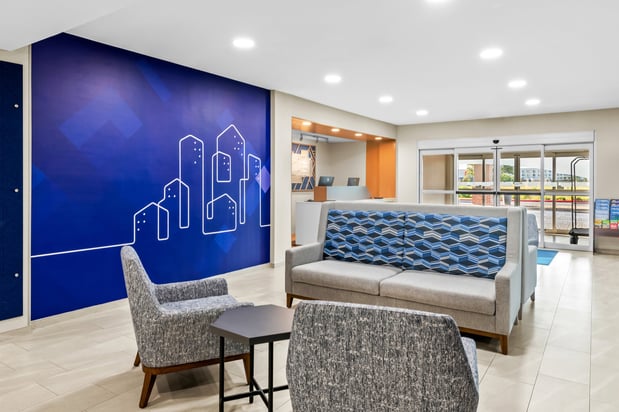 Images Holiday Inn Express & Suites Council Bluffs - Conv Ctr Area by IHG