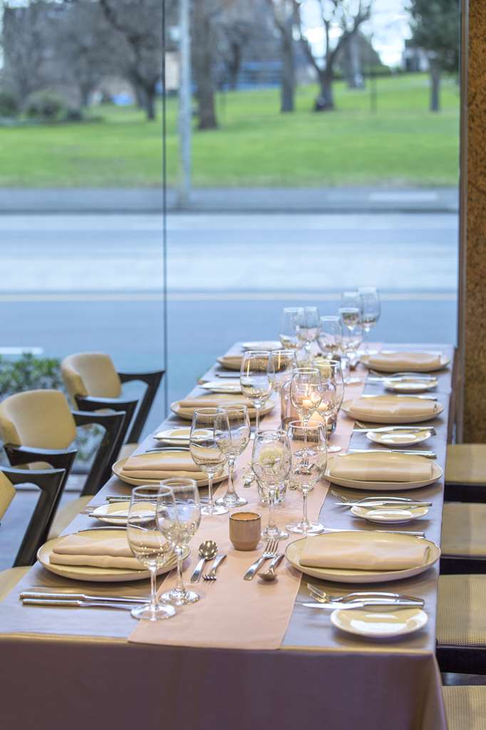 Images Radisson Hotel on Flagstaff Gardens Melbourne
