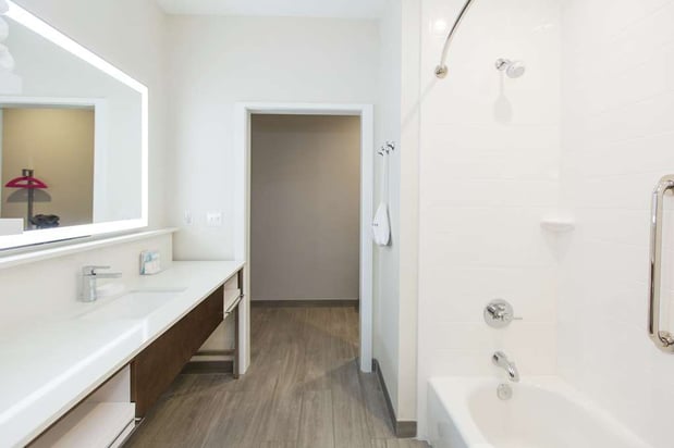 Images Hampton Inn Mustang