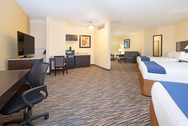 Images Holiday Inn Express & Suites Denver North - Thornton, an IHG Hotel