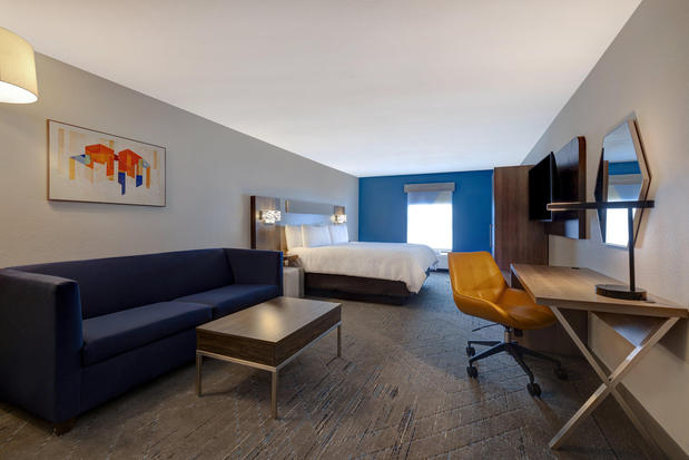 Images Holiday Inn Express & Suites Kansas City Ku Medical Center, an IHG Hotel