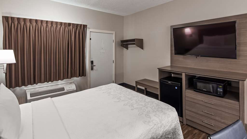 Queen Guestroom
