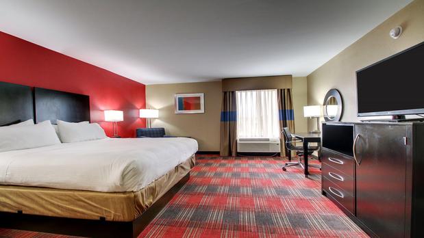 Images Holiday Inn Express & Suites Jackson Downtown - Coliseum, an IHG Hotel