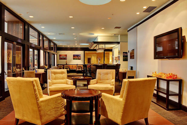 Images Holiday Inn & Suites Pittsfield-Berkshires by IHG