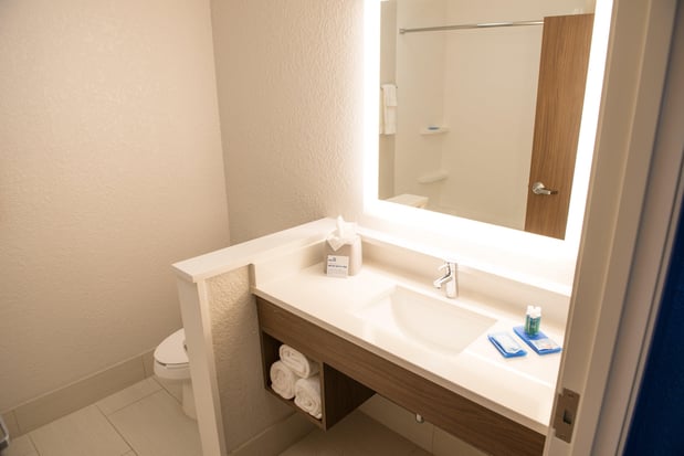 Images Holiday Inn Express & Suites Fort Wayne North by IHG