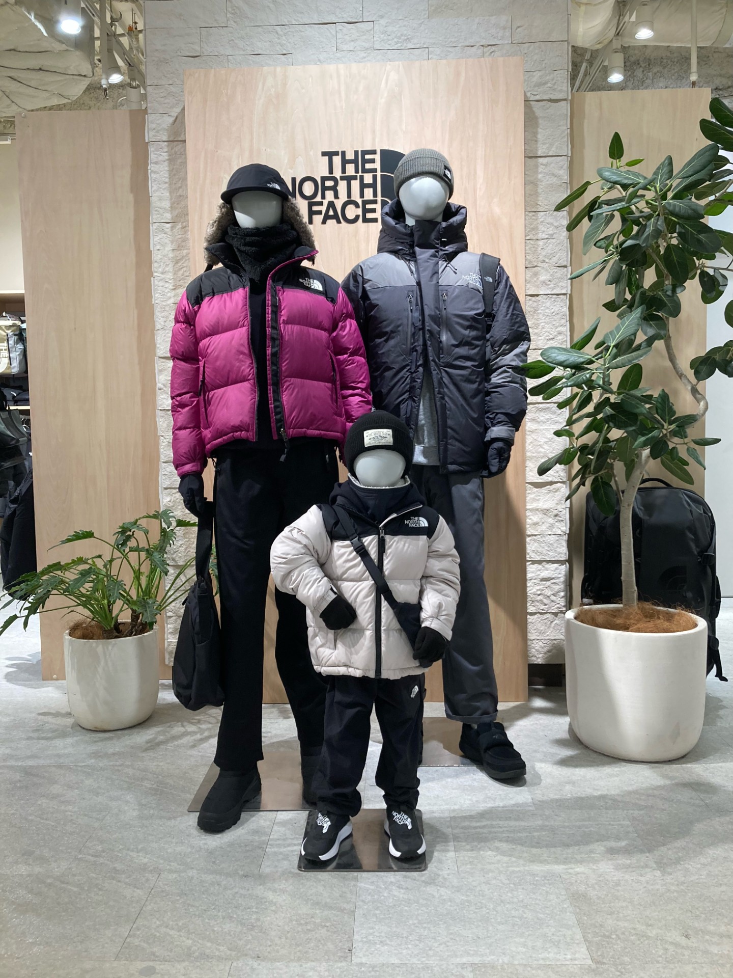 Images THE NORTH FACE / HELLY HANSEN (ザ・ノース・フェイス / ヘリー ハンセン) 阪神梅田本店