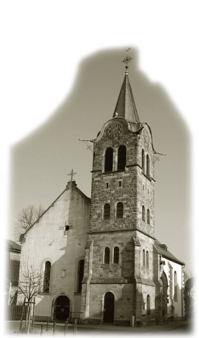 1902: Umbau der Kirche mit Errichtung des 36m hohen Turms 2002: originalgetreue Erneuerung der fast mannshohen und ca. 45 Kilo schweren Ziffernblätter sowie des Zeigers.