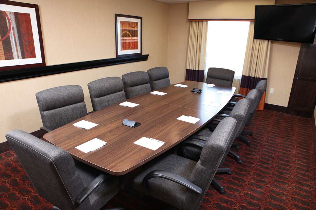 Meeting Room Hampton Inn & Suites Fargo Medical Center Fargo (701)356-8070