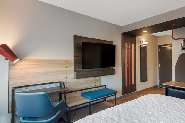 Images Tru by Hilton Greensboro