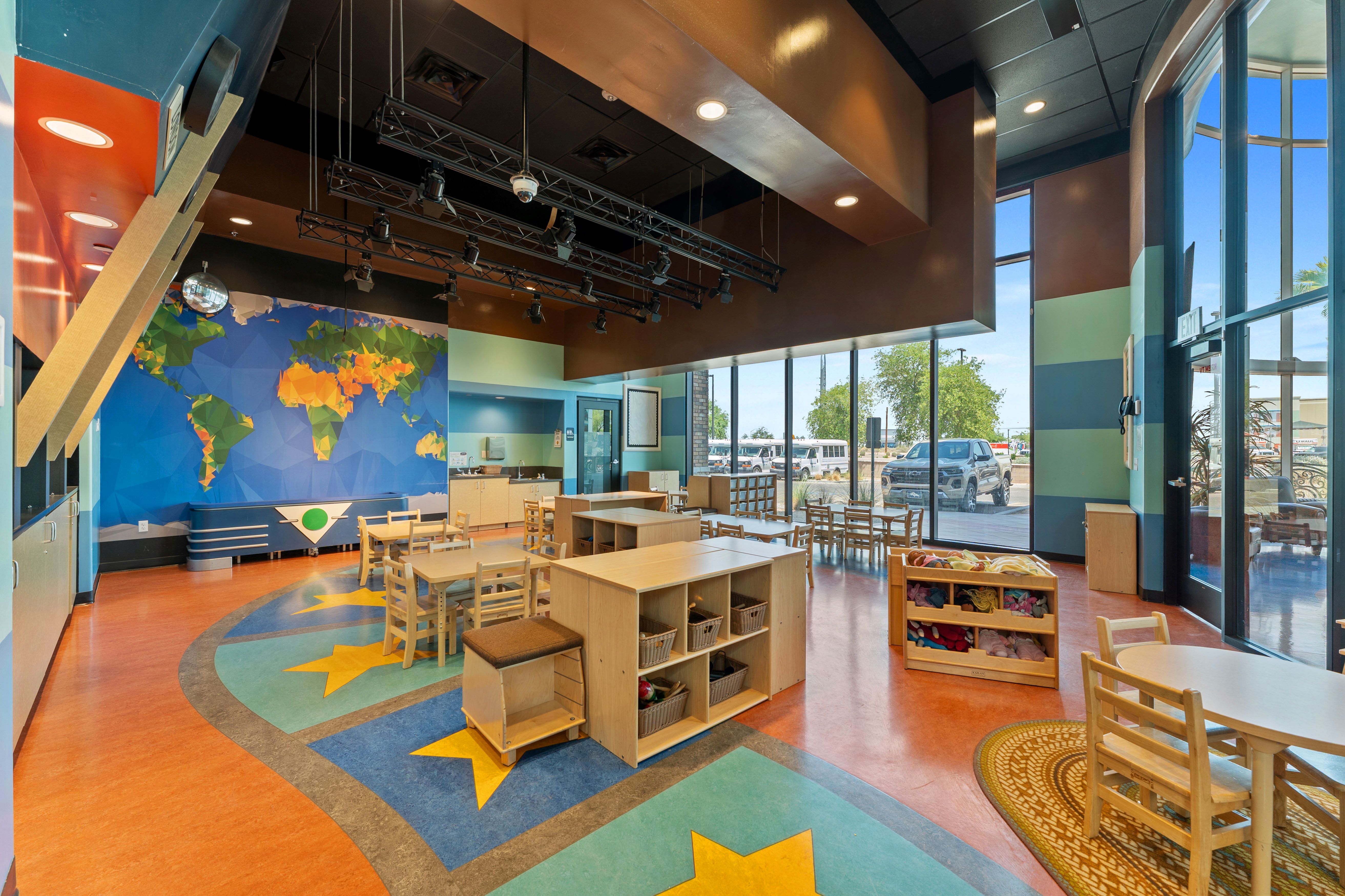 Cre`me de la Cre`me School of Gilbert Image