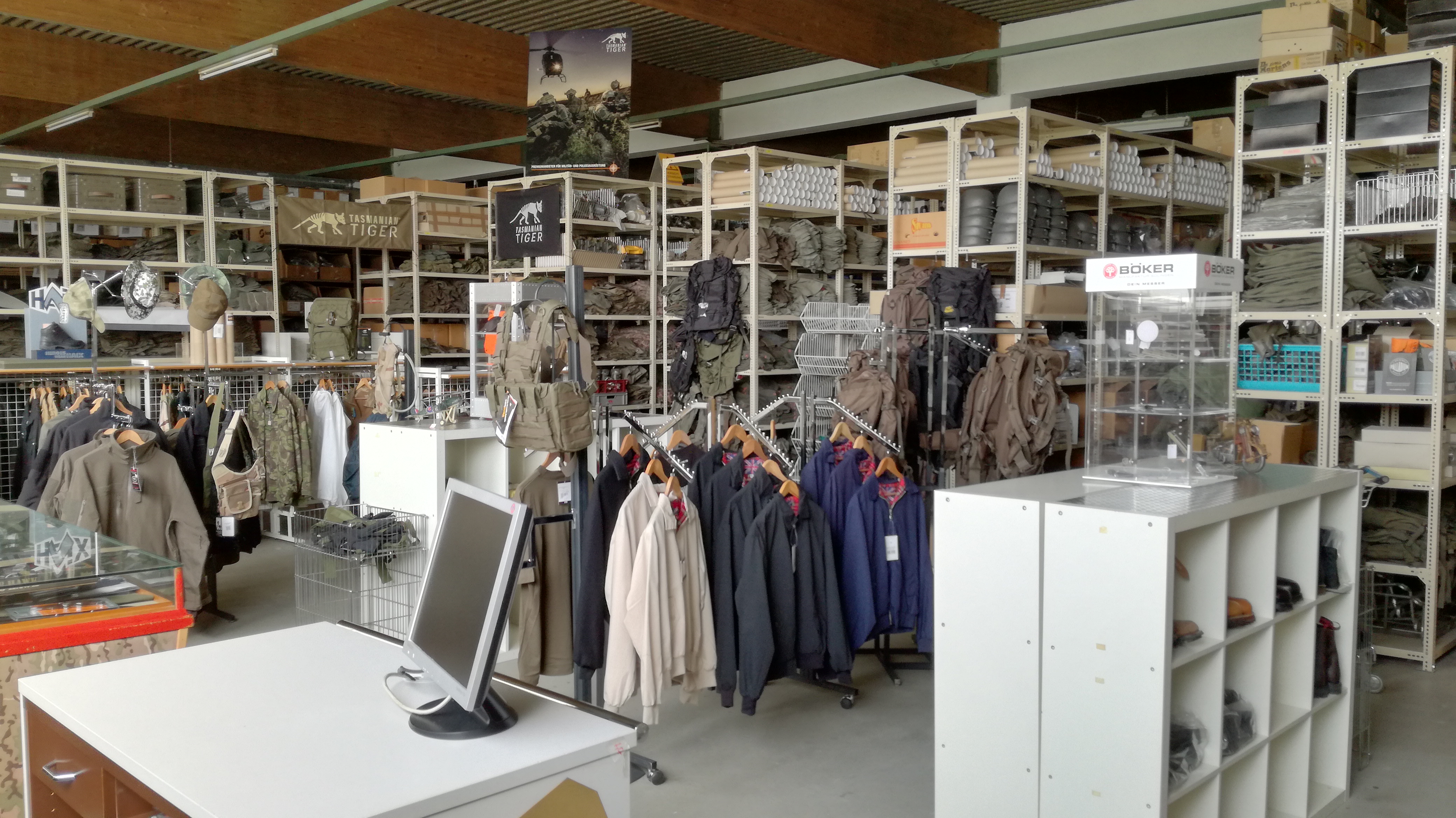 ARMY-WAREHOUSE GmbH - Shop & Zentrale, Tavernstraße 32 in Wolfern