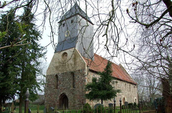 Kirche Sternhagen - Ev. KG Potzlow-Lindenhagen, Am Dorfplatz in Sternhagen
