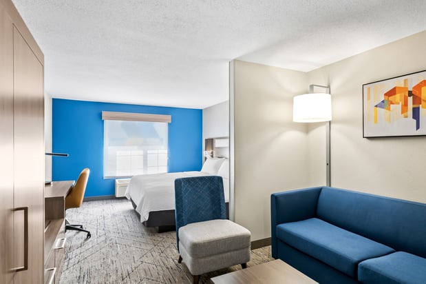 Images Holiday Inn Express & Suites Council Bluffs - Conv Ctr Area by IHG