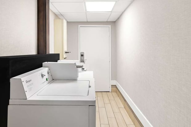 Images Best Western Luxbury Inn Fort Wayne