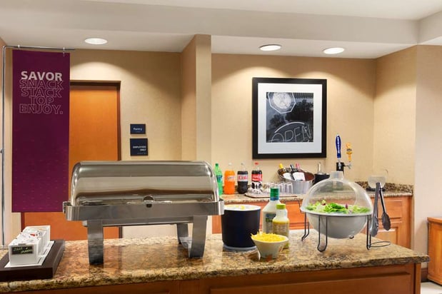 Images Hampton Inn & Suites Manchester-Bedford