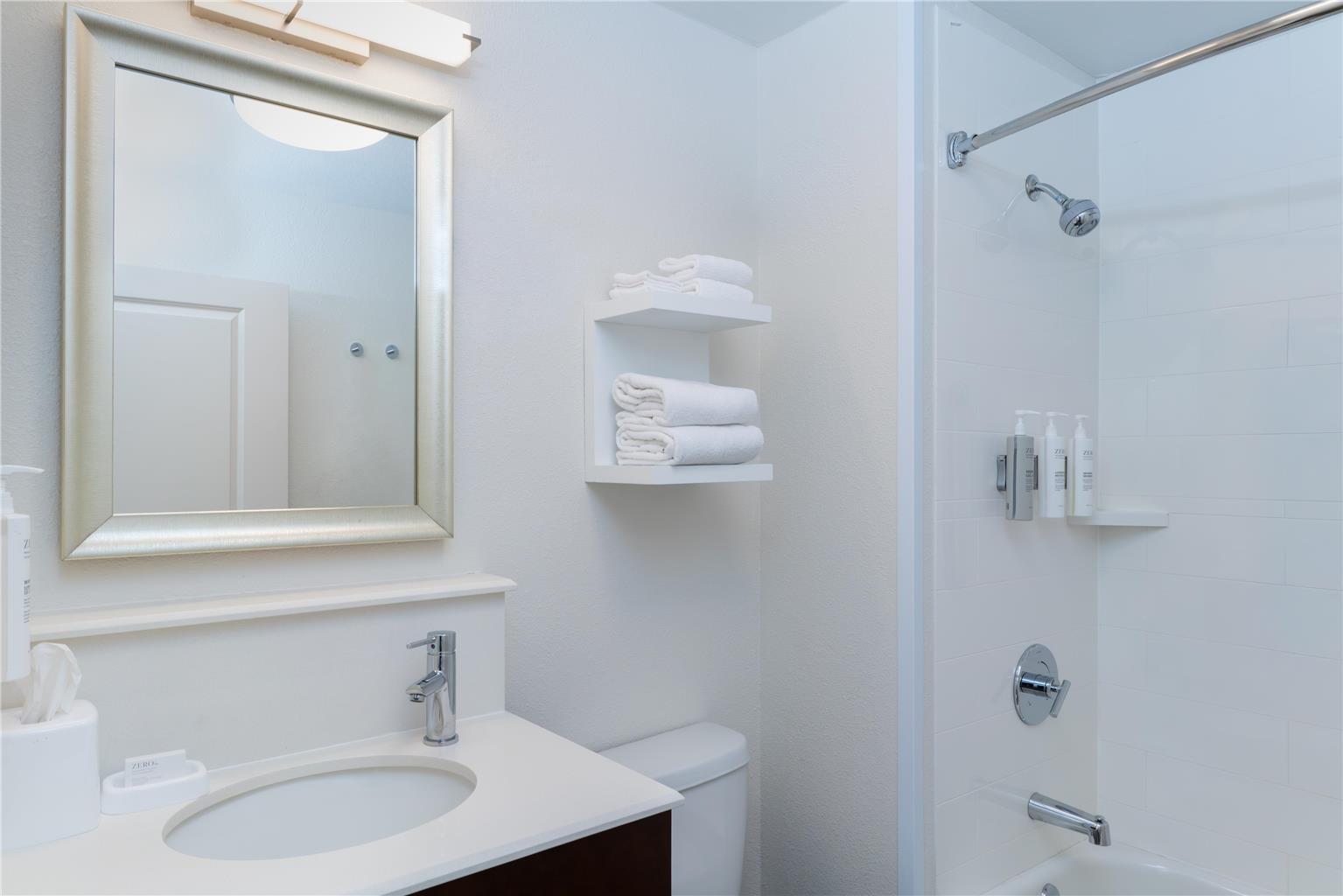 Guest room bath