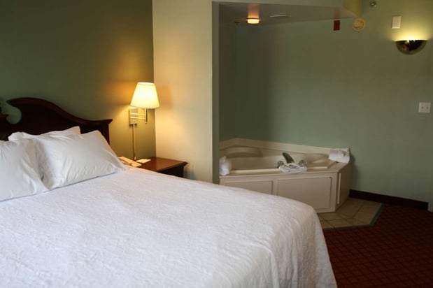 Images Hampton Inn Hillsville