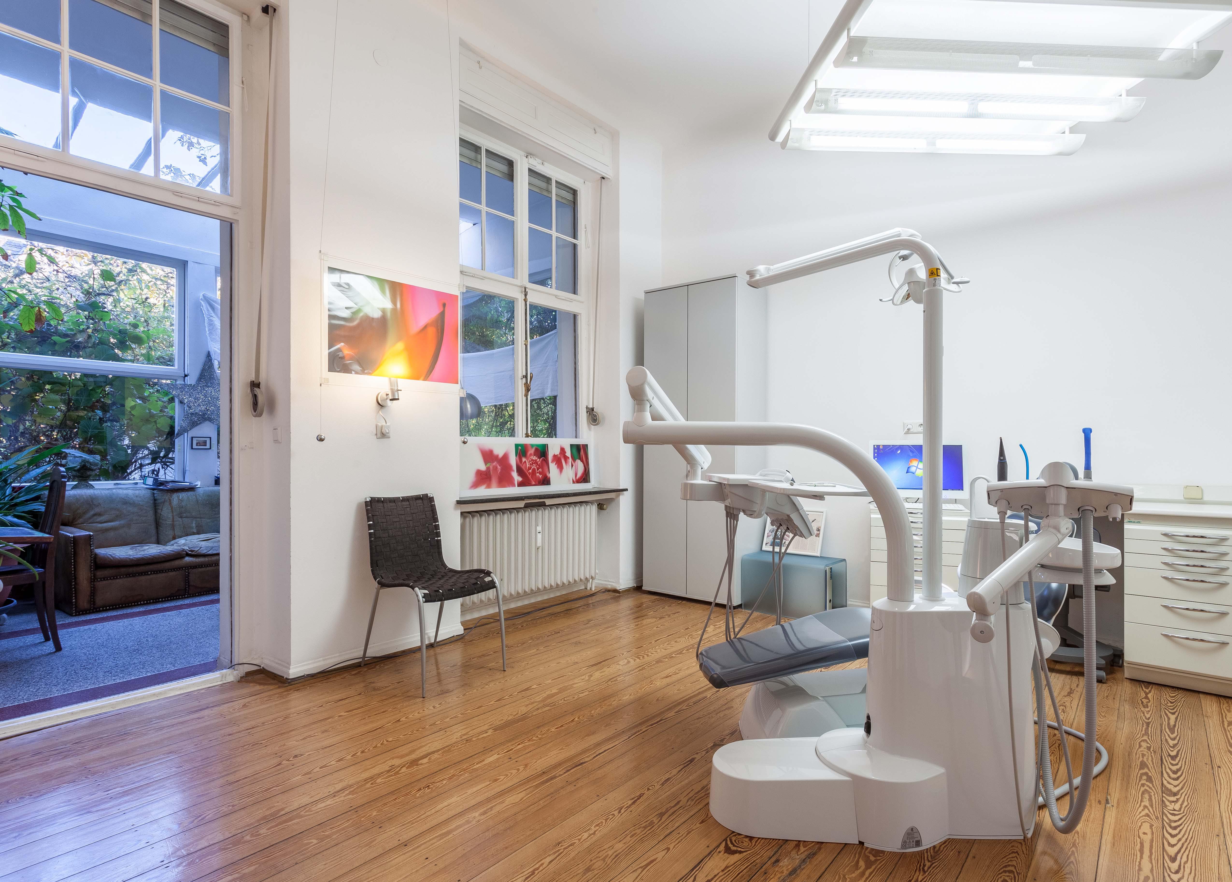 Zahnärztin Sylvia Grandinetti, Hausdorffstraße.  7 in Bonn