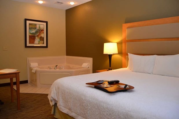 Images Hampton Inn & Suites Kalamazoo-Oshtemo