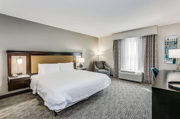 Images Hampton Inn & Suites Mobile- Downtown Historic District