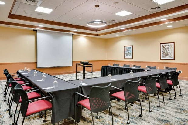 Images Hilton Garden Inn Milwaukee Airport