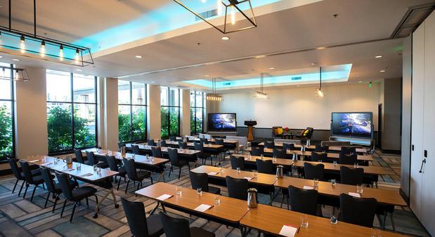 Images Hotel Indigo Seattle Everett Waterfront by IHG