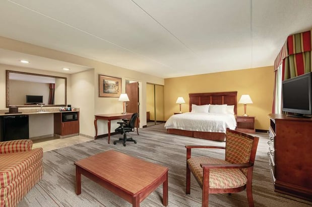 Images Hampton Inn & Suites Williamsburg Historic District