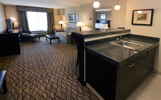 Images Holiday Inn Express & Suites Milford by IHG