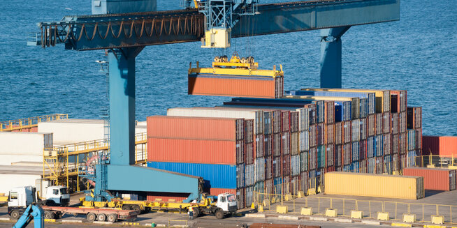 You can rely on our experienced team when it comes to navigating the complexities of customs & compl 