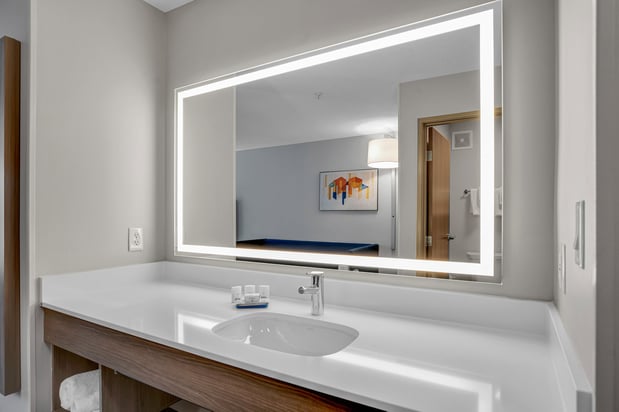 Images Holiday Inn Express & Suites Portland-Jantzen Beach by IHG