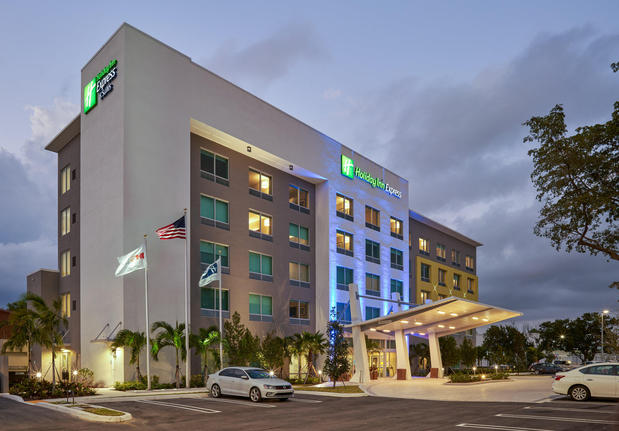 Images Holiday Inn Express & Suites Doral - Miami by IHG