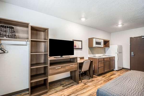 Images WoodSpring Suites Bradenton