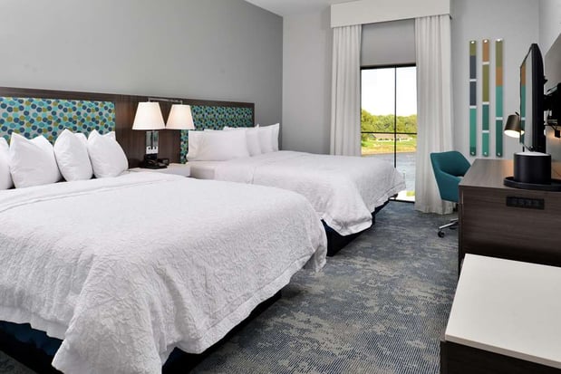 Images Hampton Inn Cedar Falls Downtown