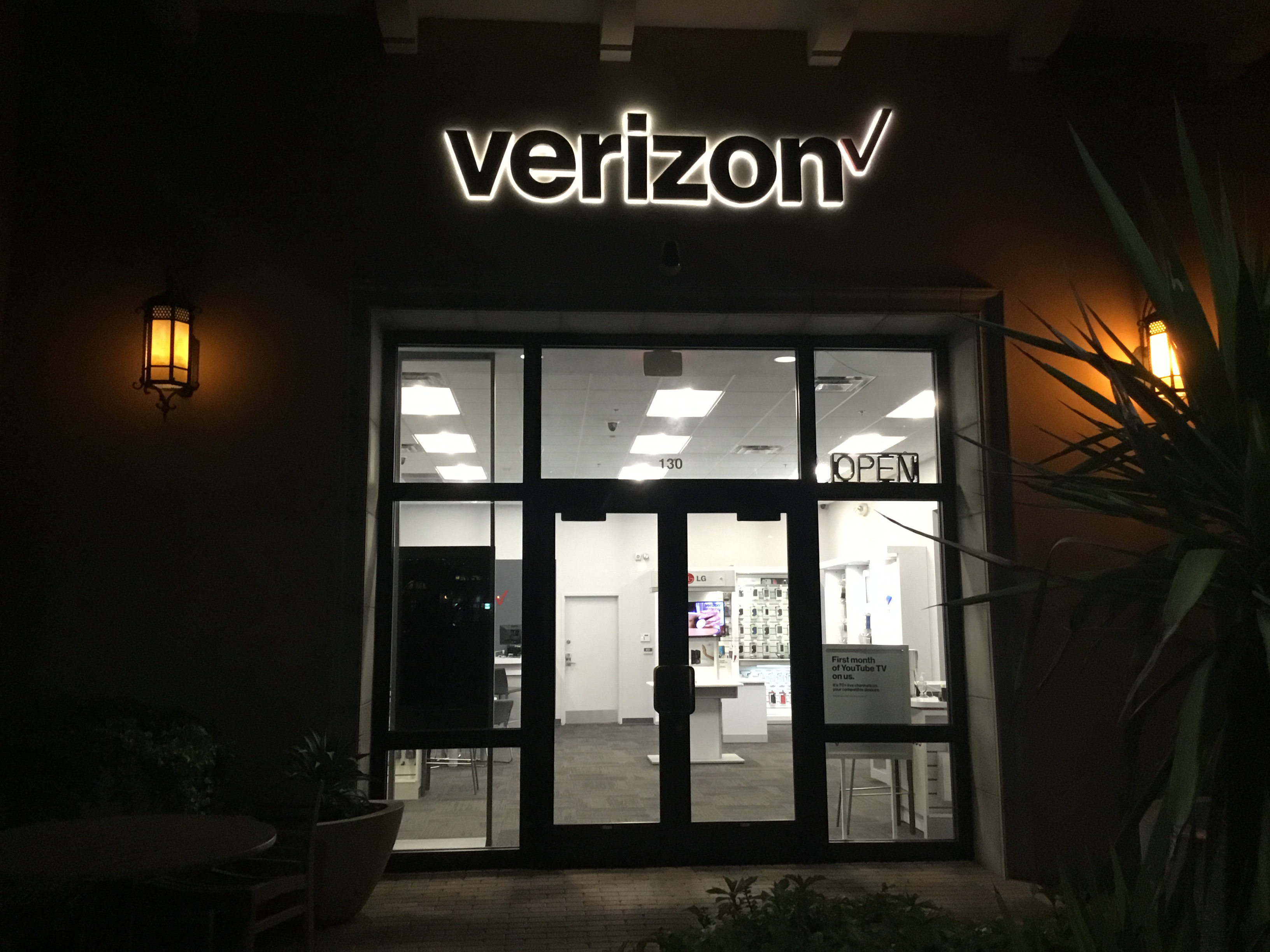 Verizon Authorized Retailer – GoWireless Photo