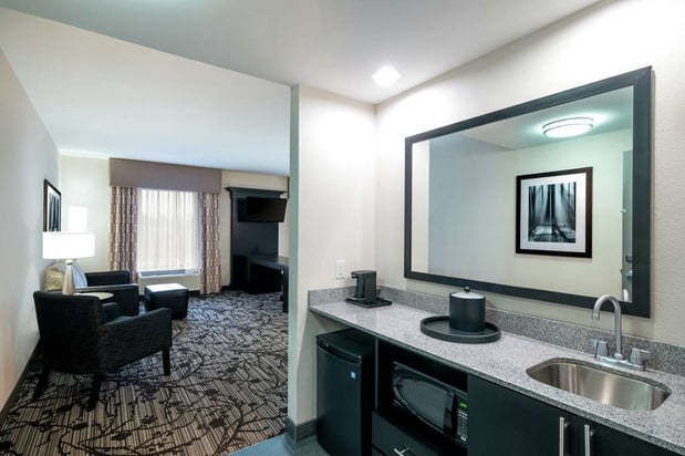 Images Hampton Inn & Suites Roanoke Airport