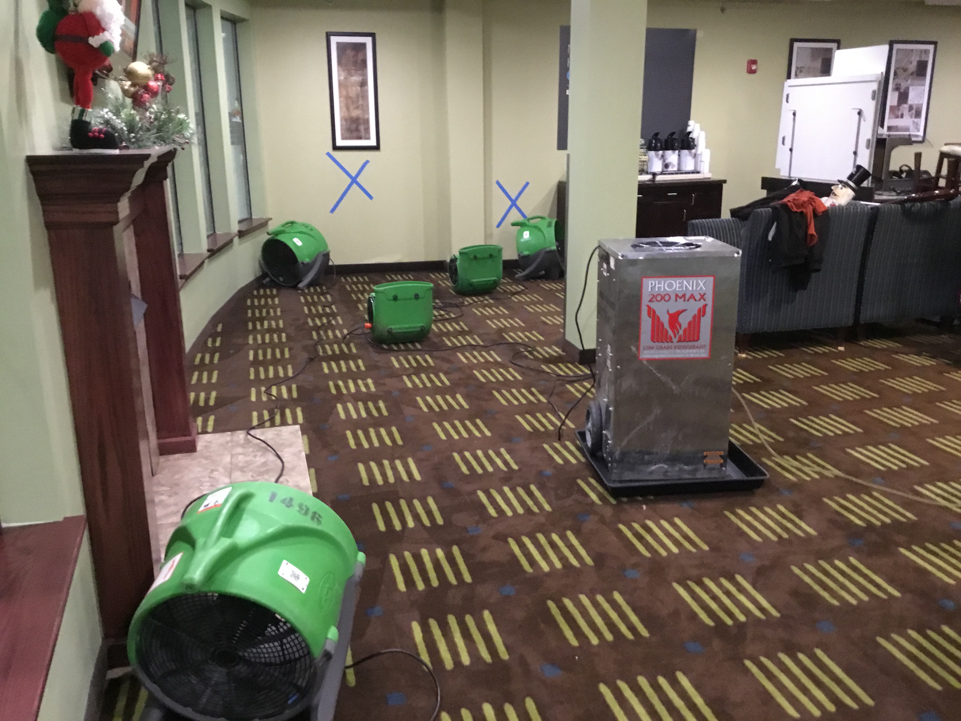 Our SERVPRO of St. Charles City team is working hard on a commercial water damage restoration.