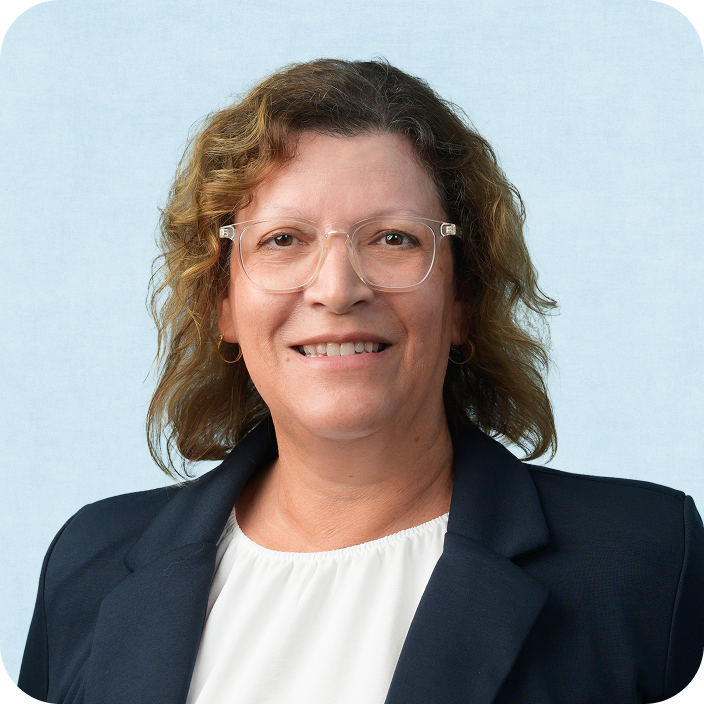 Sandra Macdonald headshot.