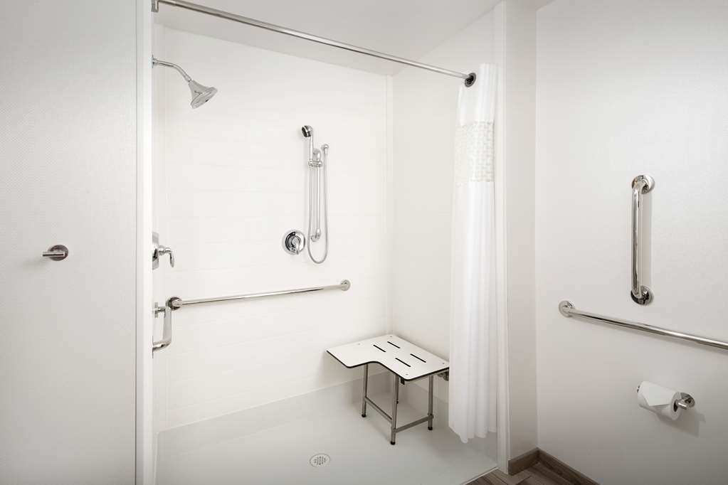 Guest room bath
