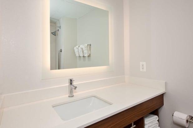 Images Holiday Inn Express & Suites Warrenton by IHG