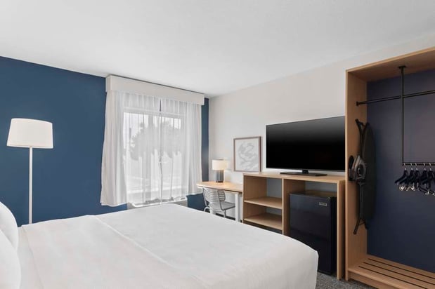 Images Spark by Hilton Orlando near SeaWorld