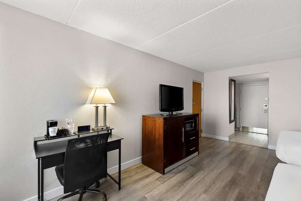 Images Best Western Luxbury Inn Fort Wayne